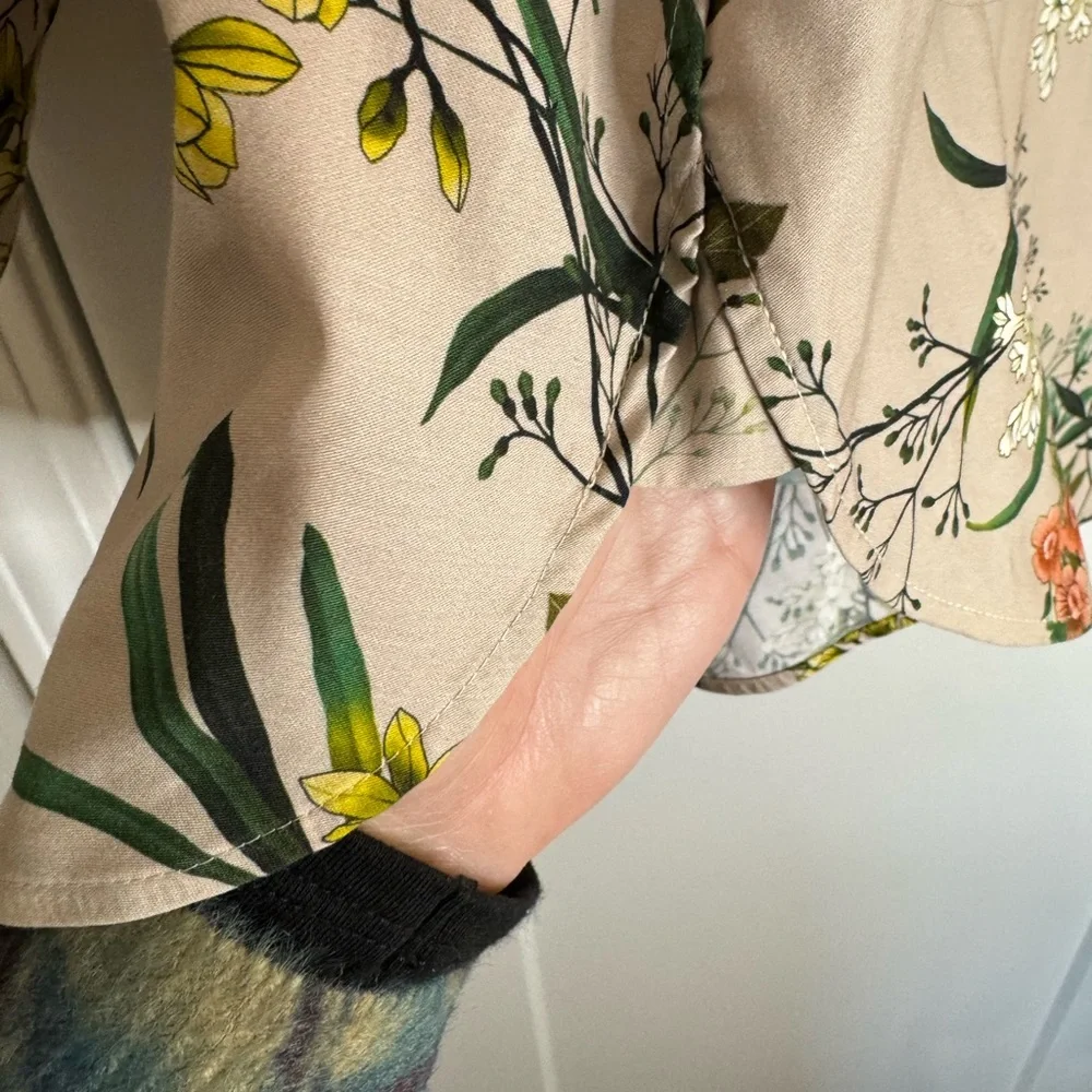 Chico’s No Iron 3/4 Sleeve Button Down Floral Top - Picture 8 of 9